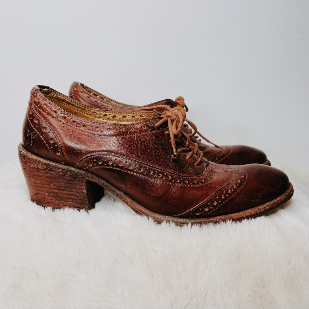 FRYE | Leather Western Wingtip Maggie Perf Oxford Cognac Heeled Boots